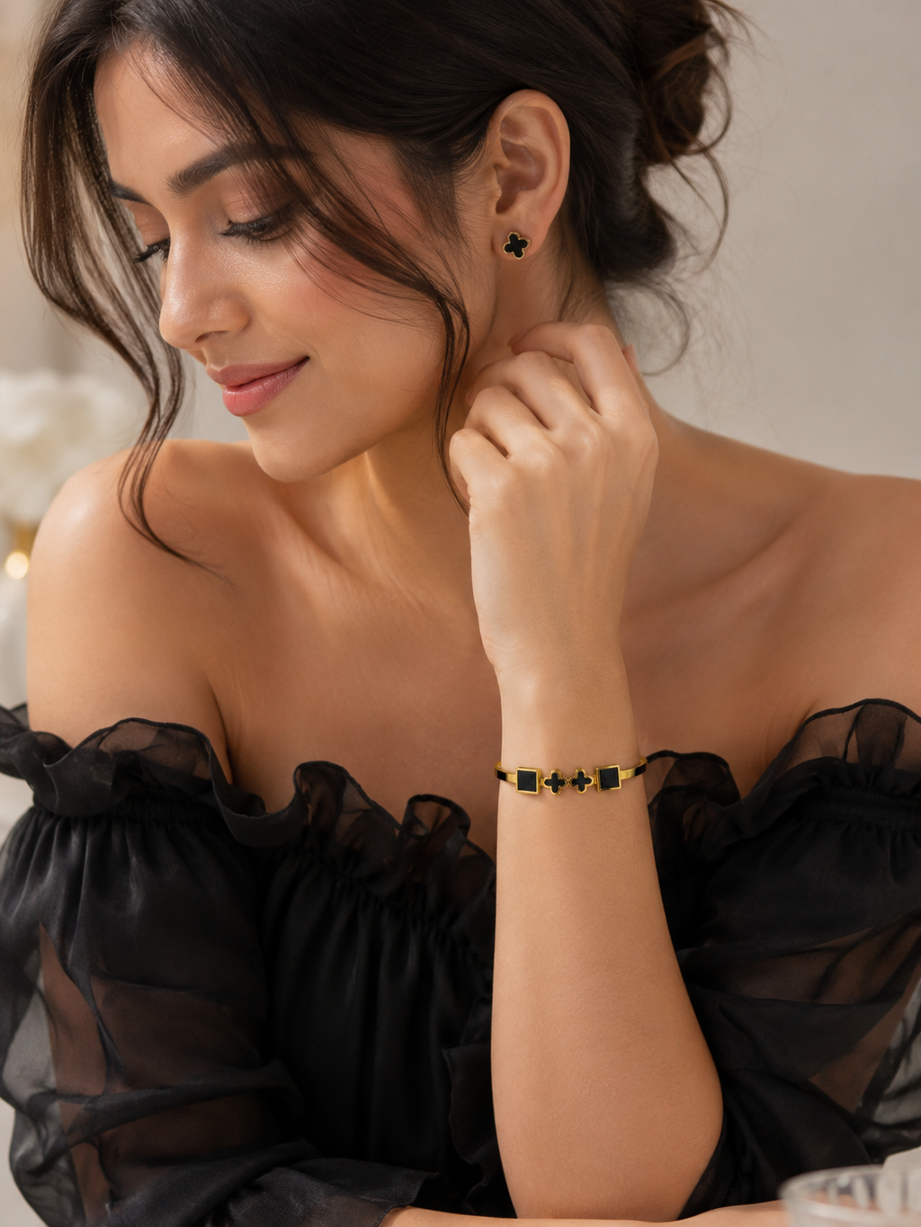 Black elegant charm bracelet