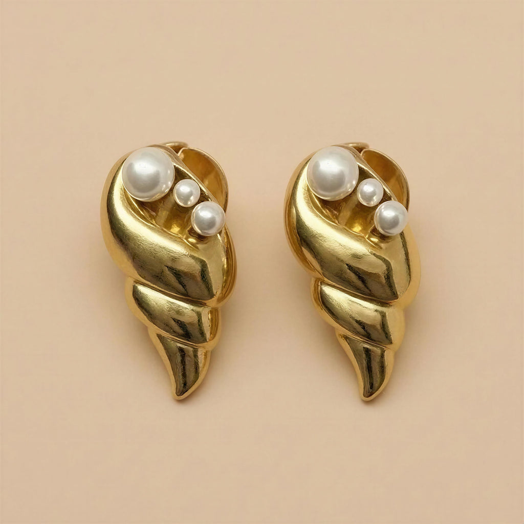 Seashell pearl earrings