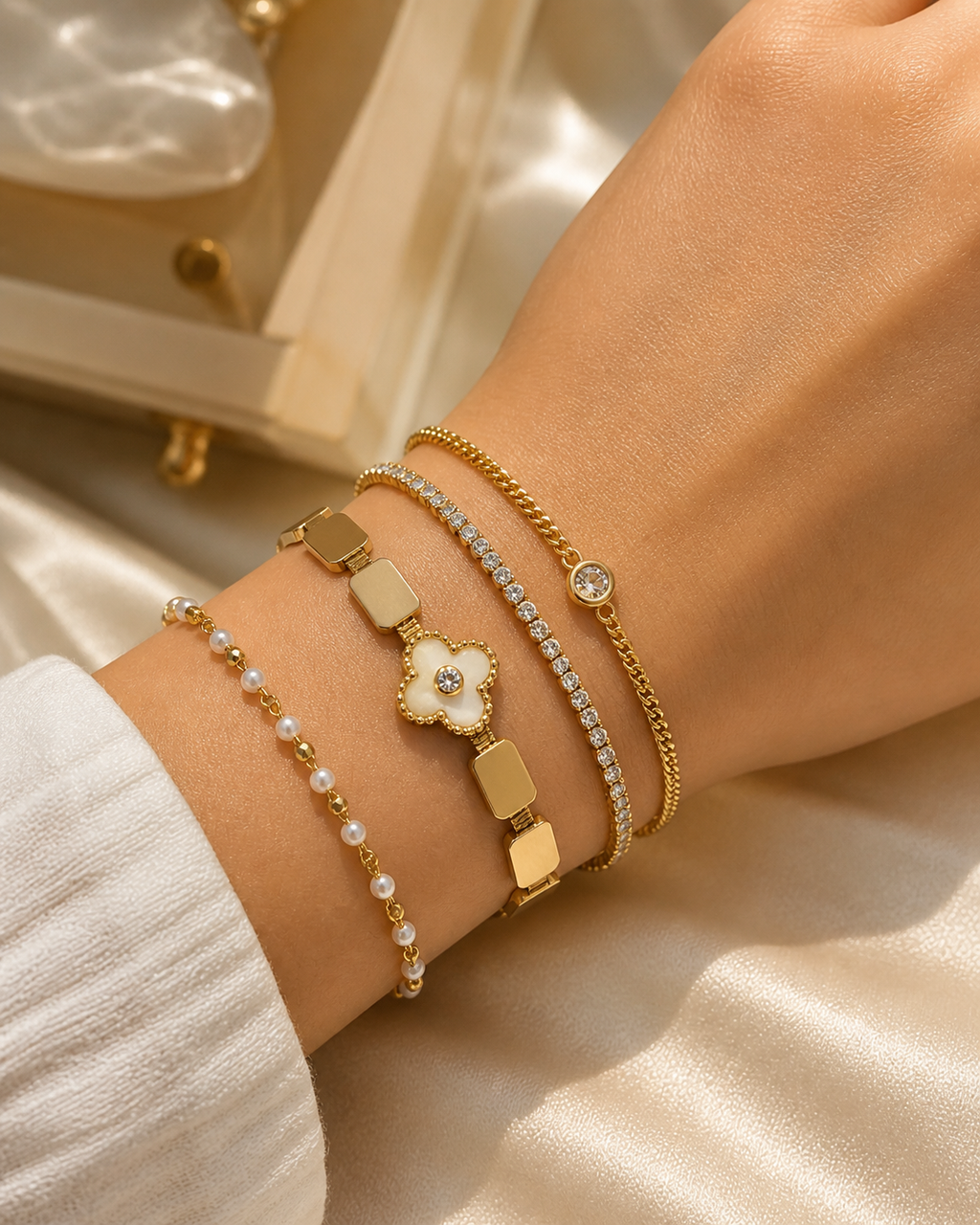 Clover gold bracelet