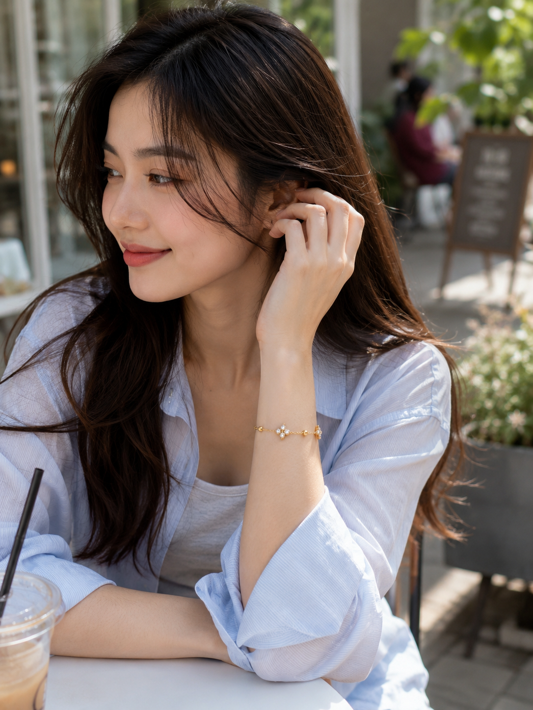 Minimal Floral crystal bracelet
