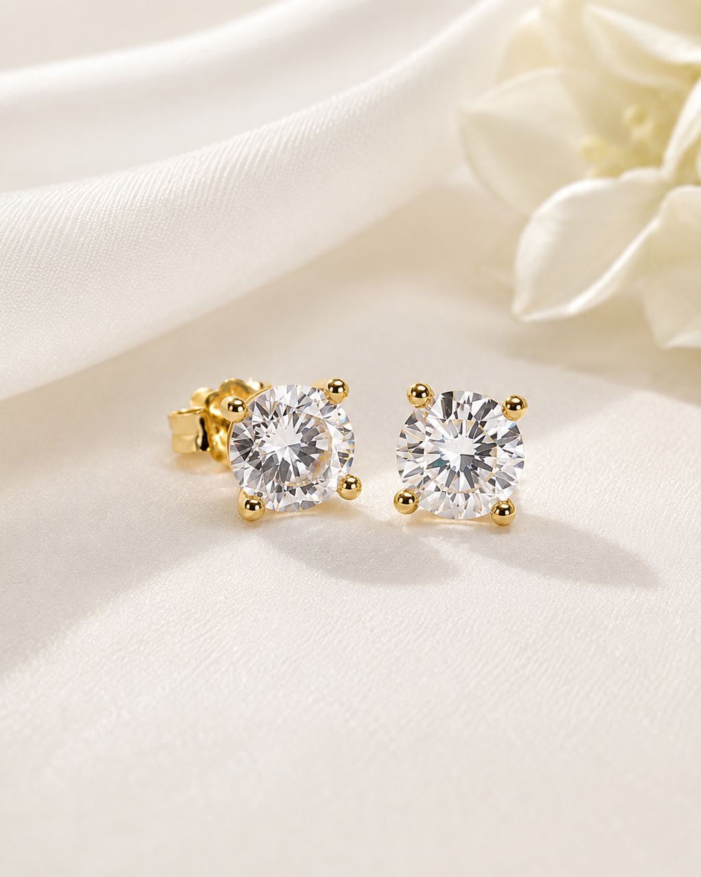 Sparkling classic daimond studs