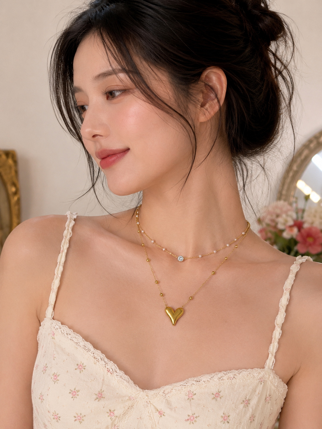 Minimal heart pendant necklace