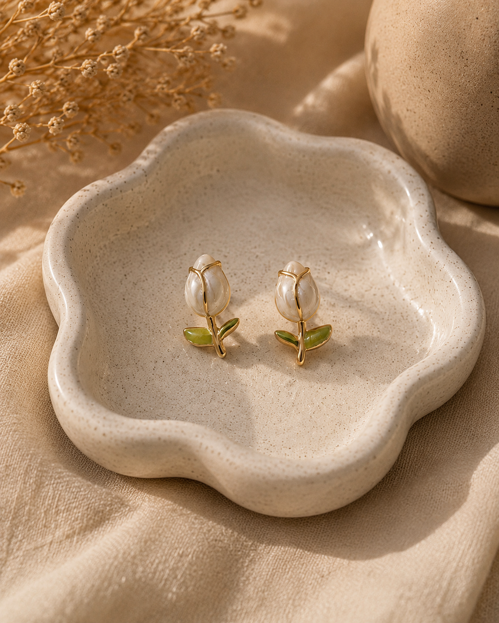 Tulip earrings (white)